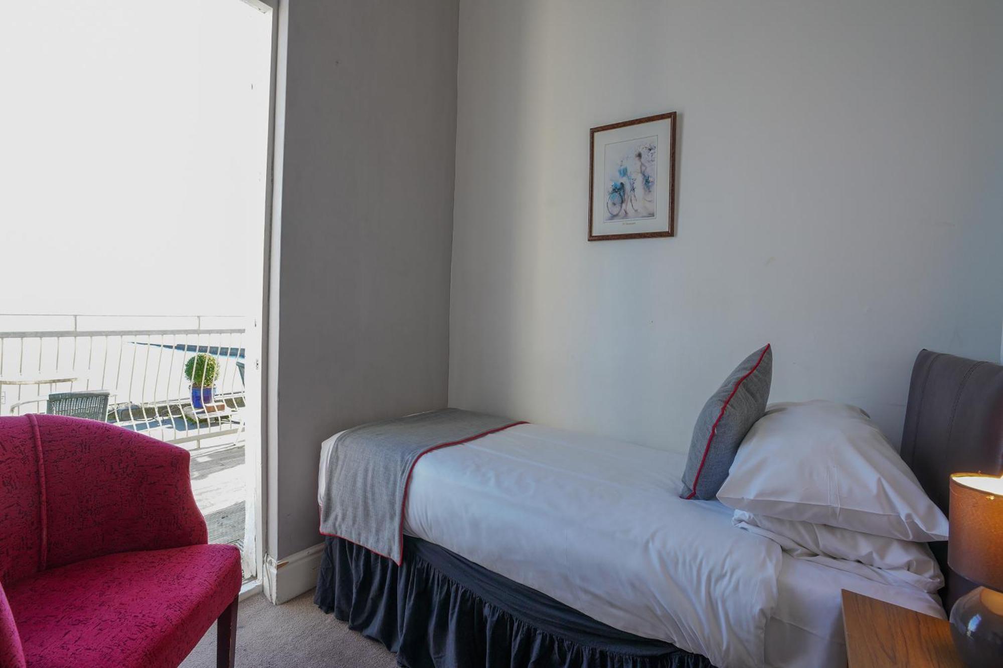 Oyo Shanklin Beach Hotel Экстерьер фото