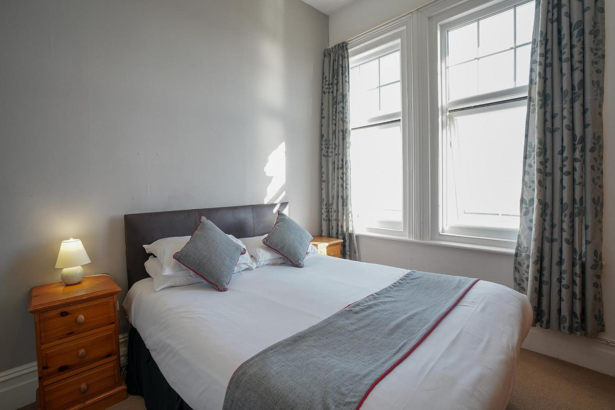 Oyo Shanklin Beach Hotel Экстерьер фото