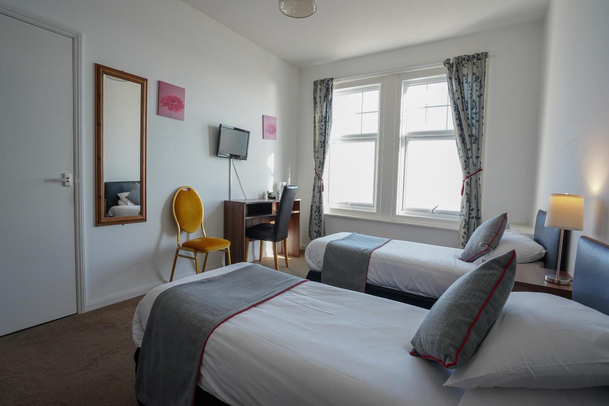 Oyo Shanklin Beach Hotel Экстерьер фото