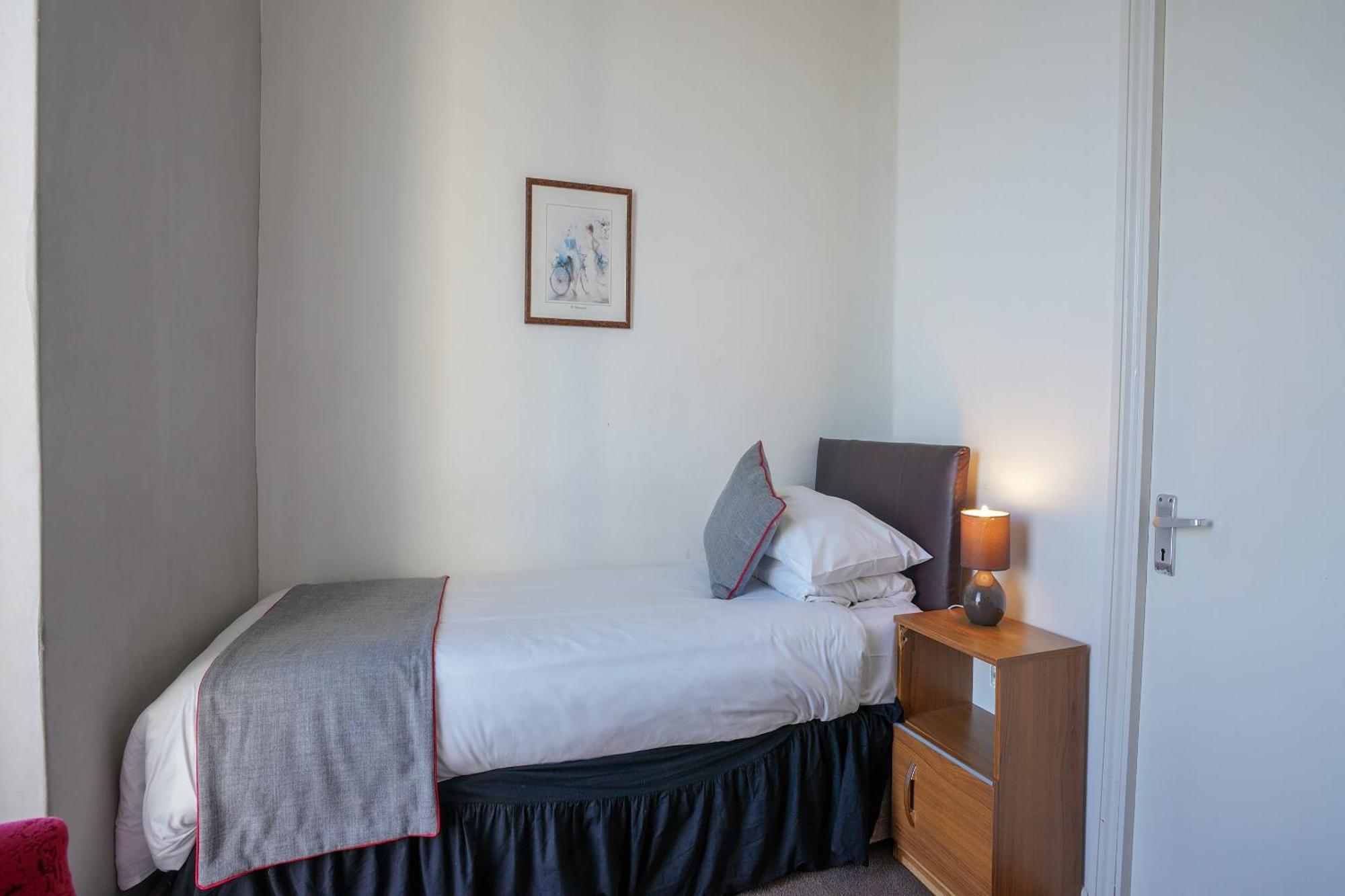 Oyo Shanklin Beach Hotel Экстерьер фото