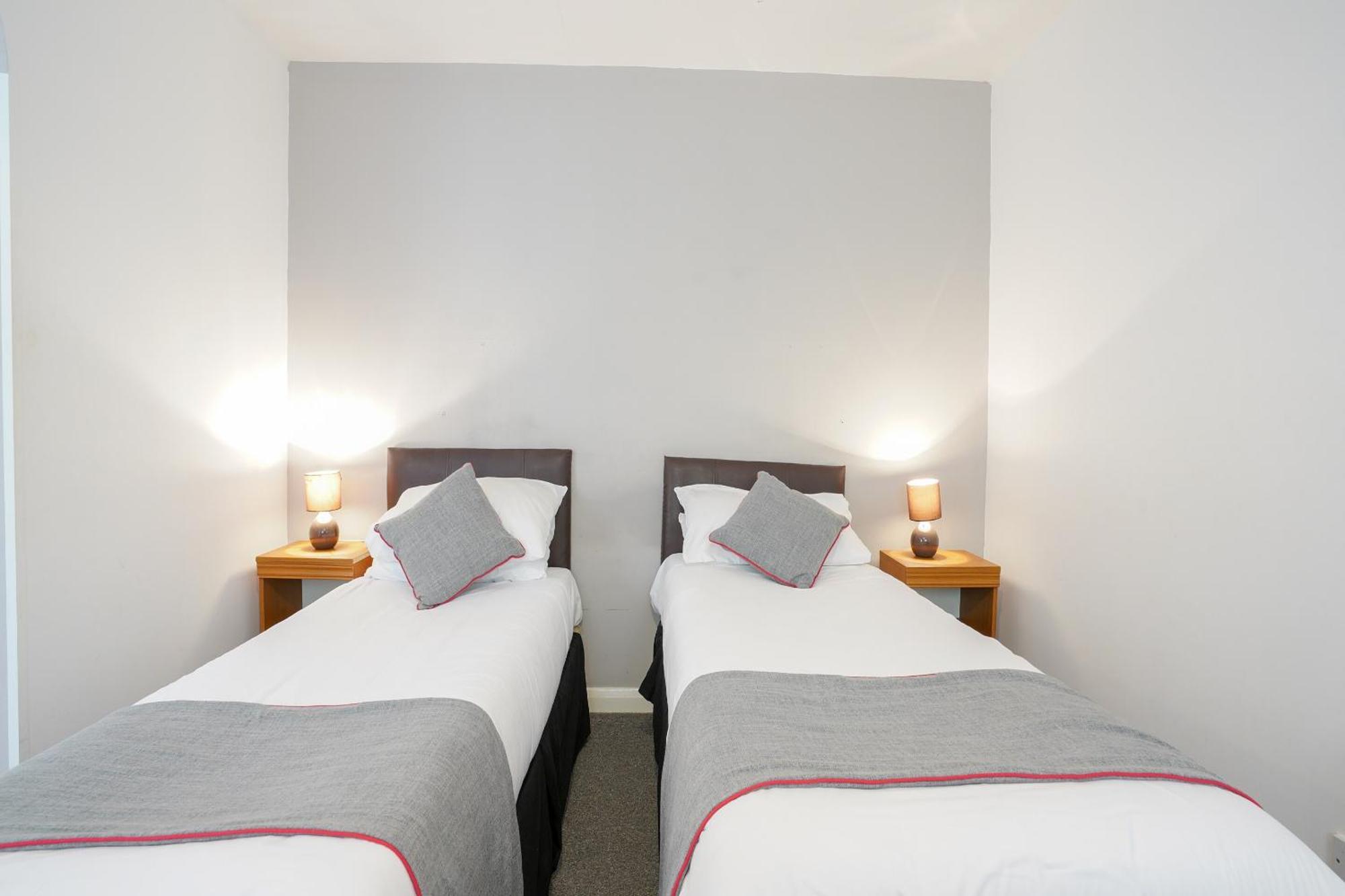 Oyo Shanklin Beach Hotel Экстерьер фото