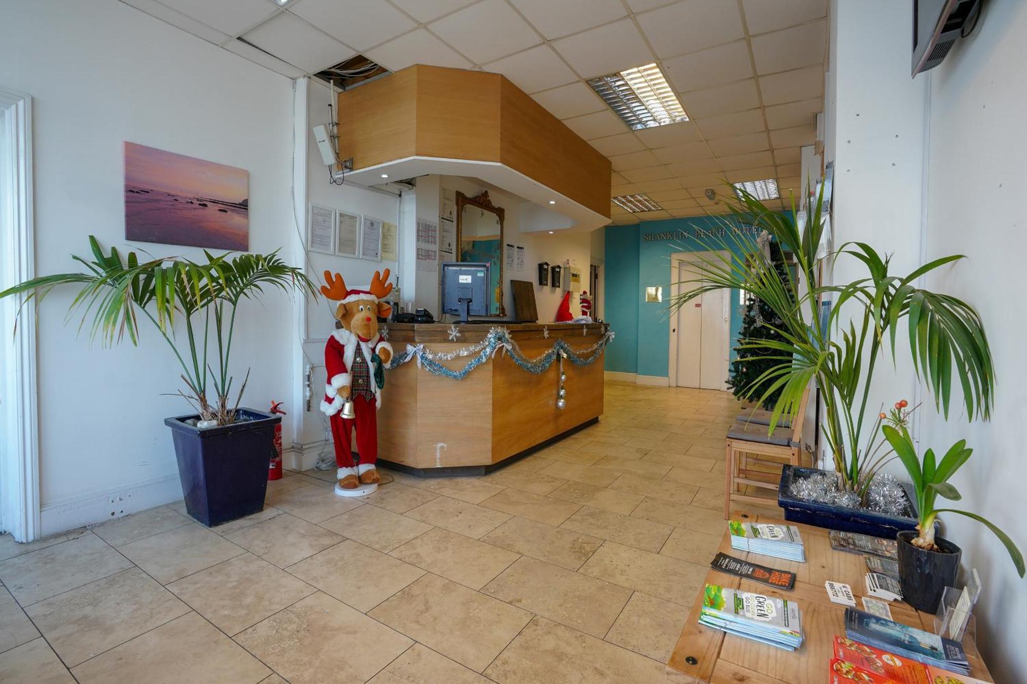 Oyo Shanklin Beach Hotel Экстерьер фото