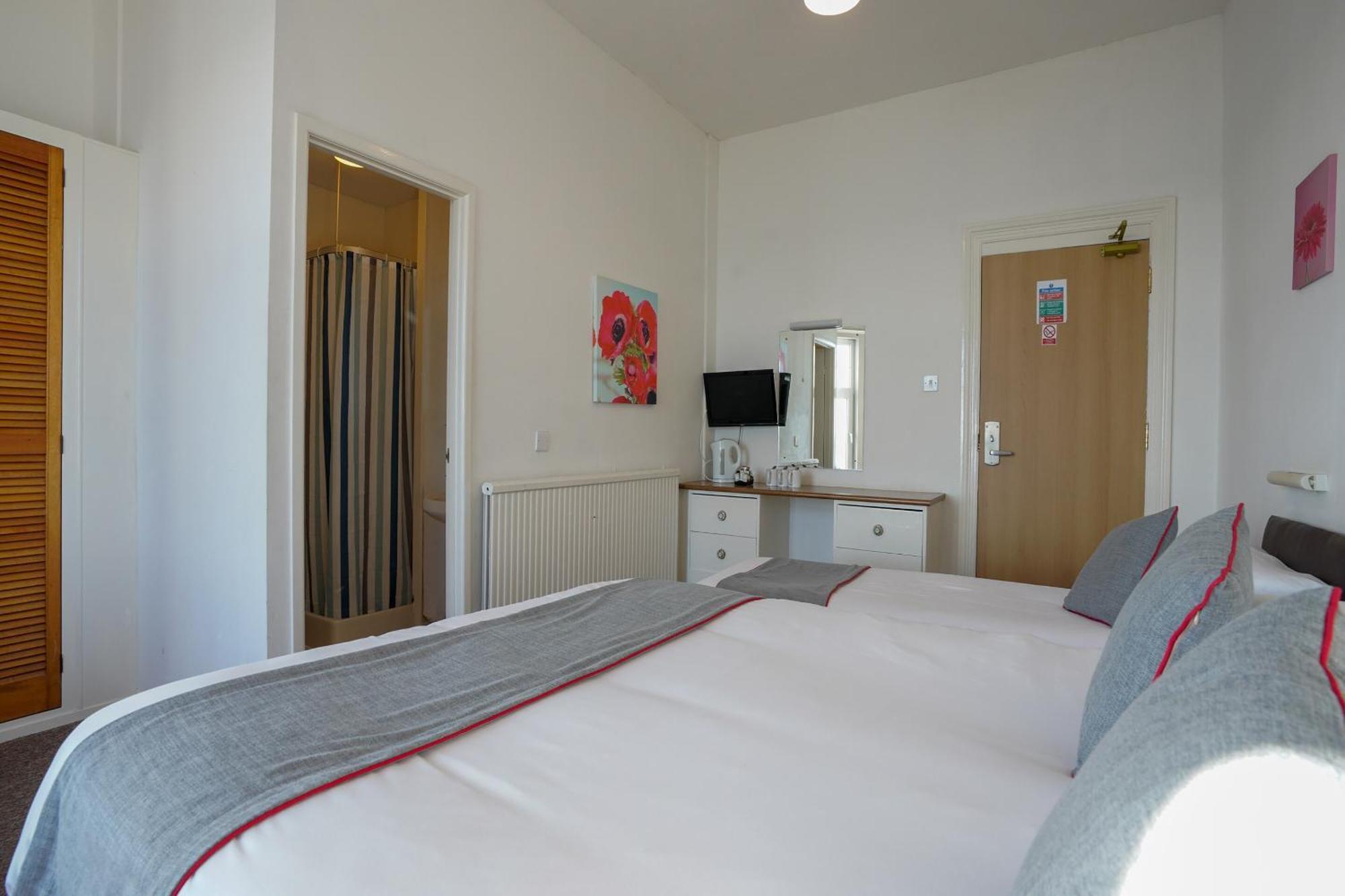 Oyo Shanklin Beach Hotel Экстерьер фото