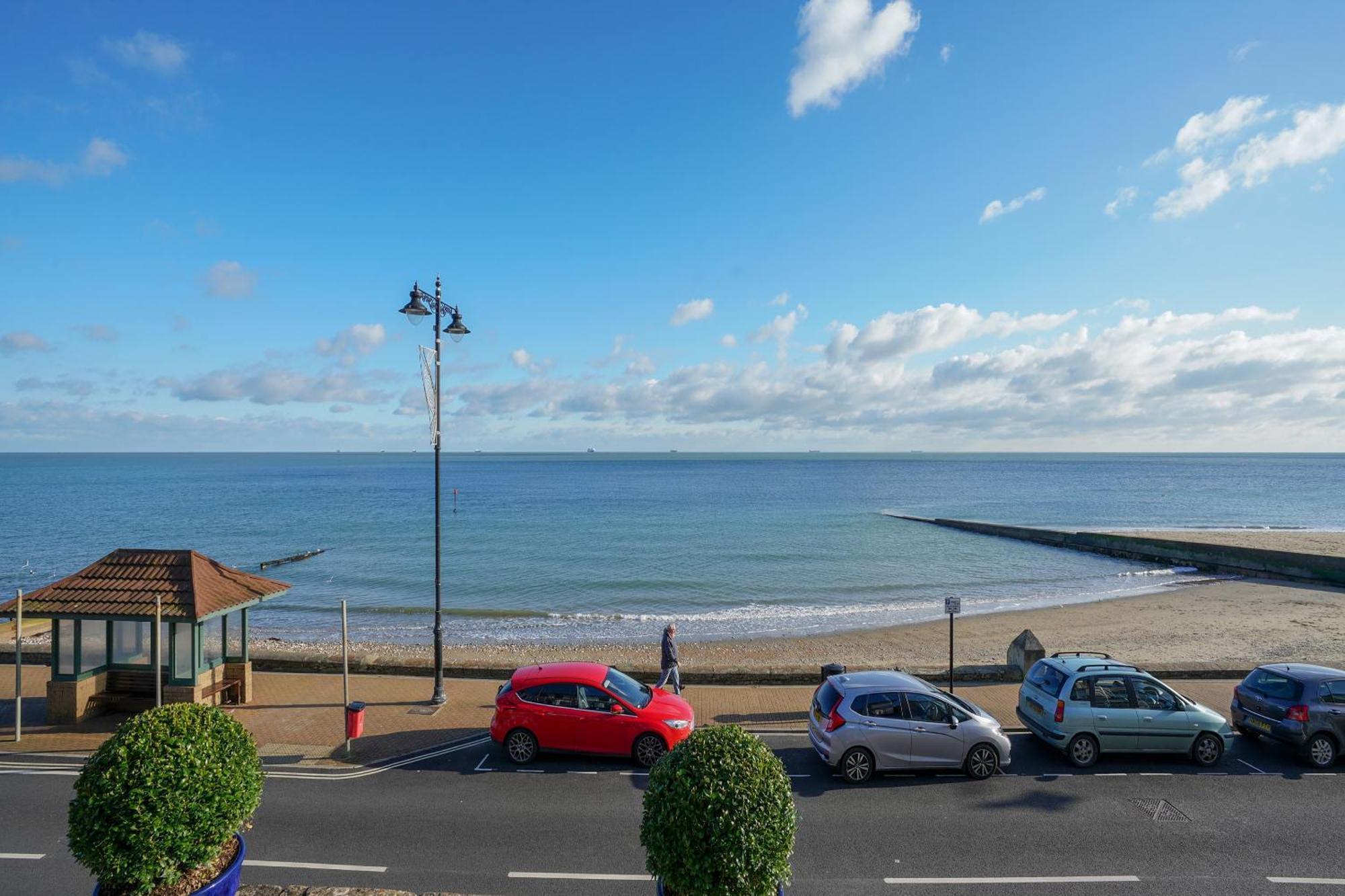 Oyo Shanklin Beach Hotel Экстерьер фото